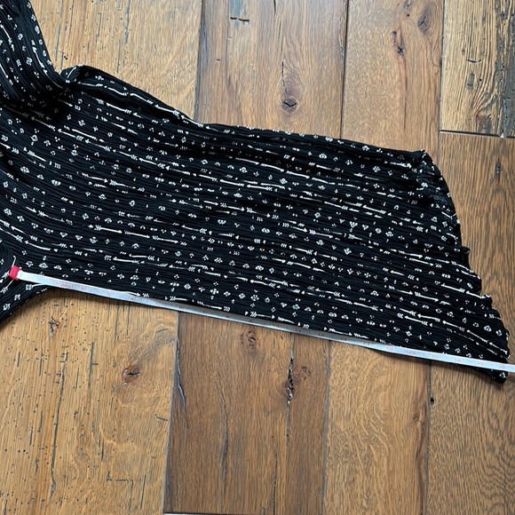 Hem & Thread Romper - Picture 9 of 10